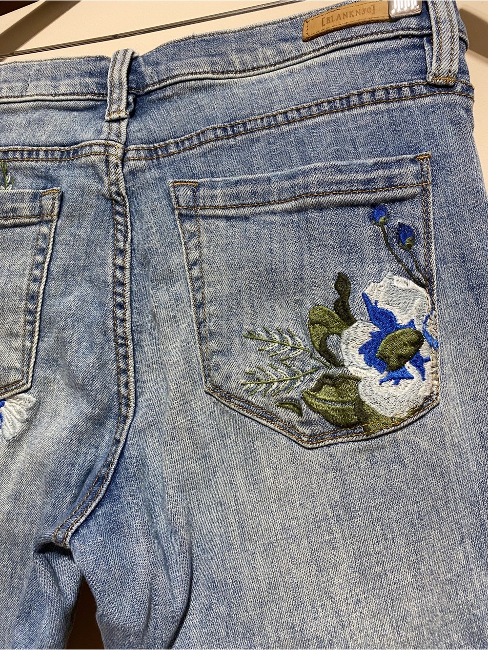 Blank NYC Floral Embroidered Skinny Jeans Boho Beachy Cottage Size 28 - Picture 11 of 15